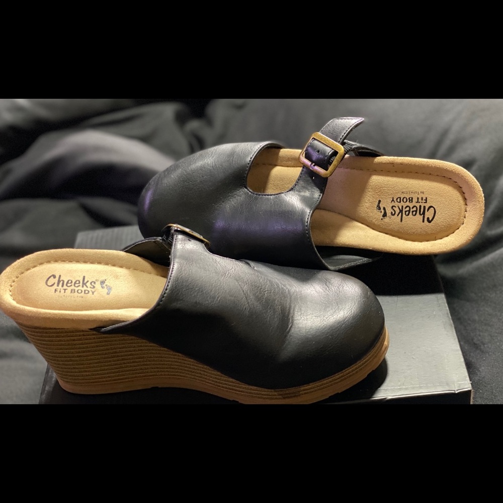 Clogs - Picture 1 of 3